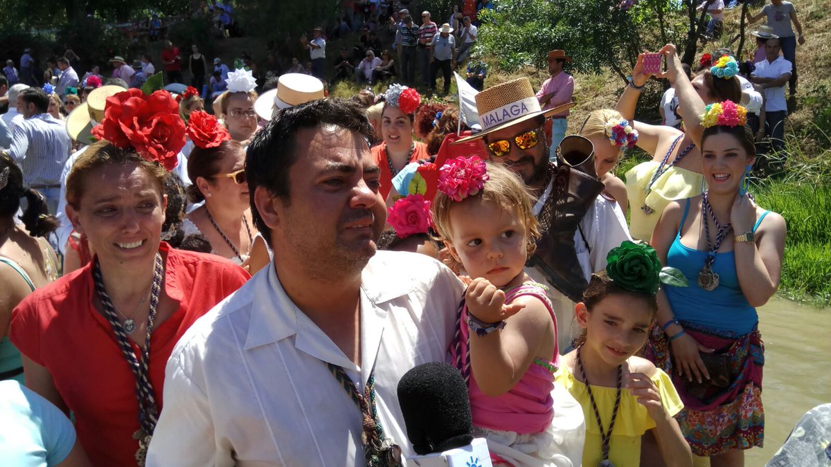 FGHaldon's tweet photo. Cada año en @adirecto somos testigos de las emociones de #Rocio2017 en #ElQuema Esta tarde nos vemos... https://t.co/YDnZVW7Le0