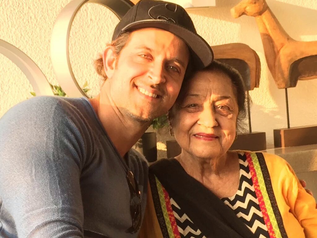 iHrithk's tweet photo. With mama https://t.co/tMbNyBSSuR