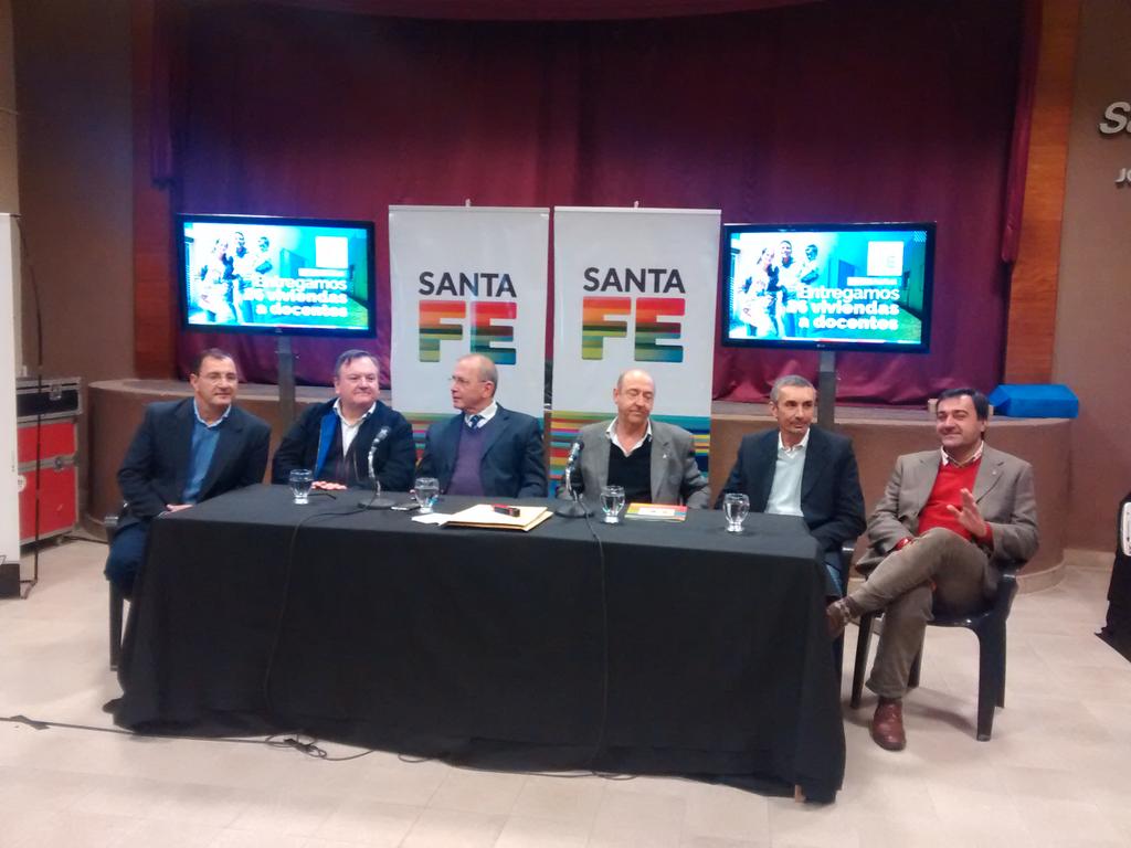 FPCySconcejales's tweet photo. Licitación de la construcción de la pista de atletismo en la ciudad de San Cristóbal. @horacio_rigo @fgmaletti https://t.co/EDCpy9abOT