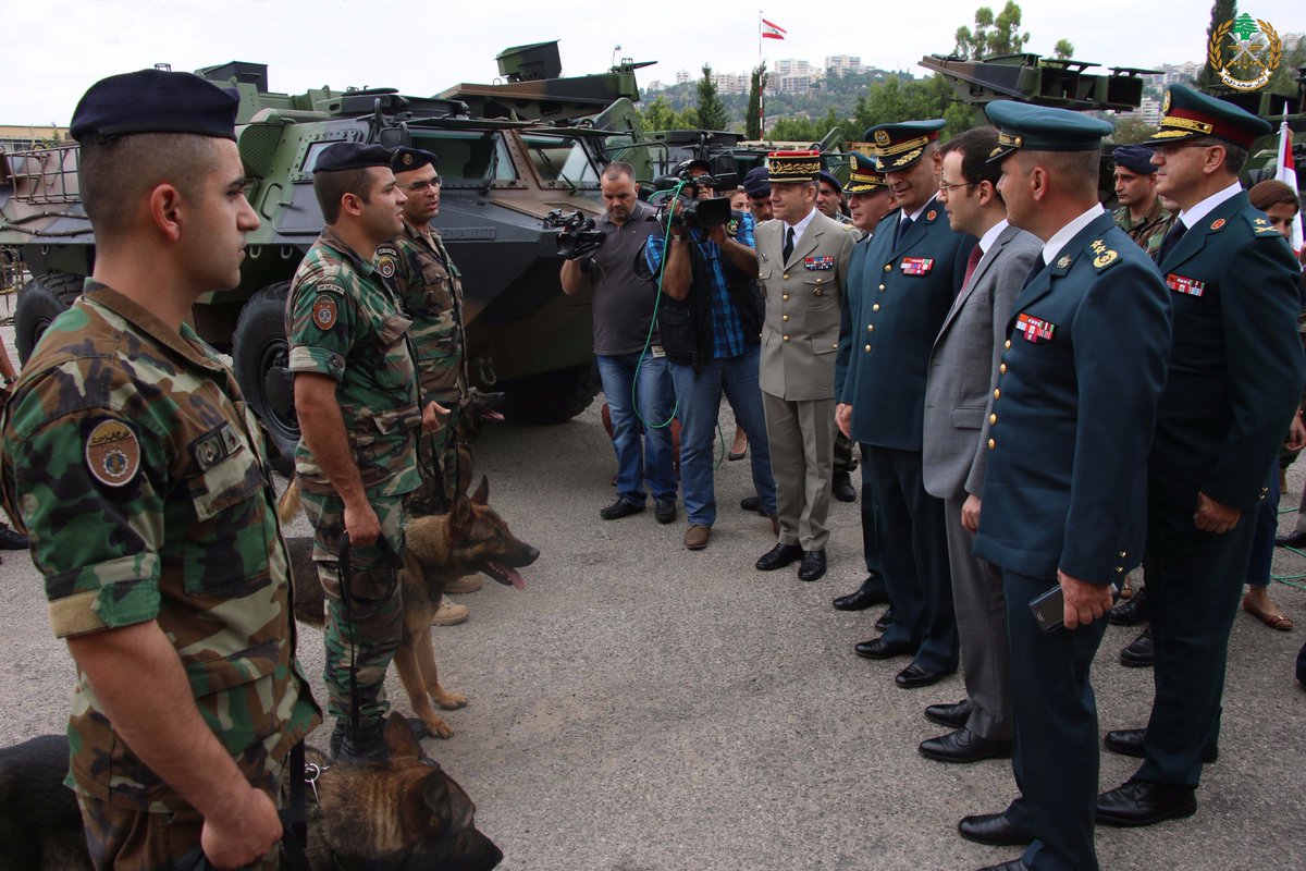 بالصور.. الجيش اللبناني يتسلم أسلحة فرنسية لمكافحة الإرهاب DBFQVuVXcAA9b0u