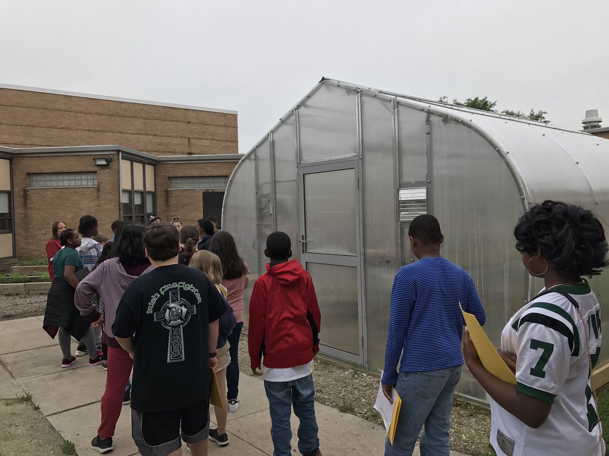 HarringtonPLV08's tweet photo. Thanks for showing Pleasantville around #georgeread! Great 8th grade tour guides! @PLVBears @ColonialSDstrct #powerofwecsd #polarpride https://t.co/pOmbQZn0Ll