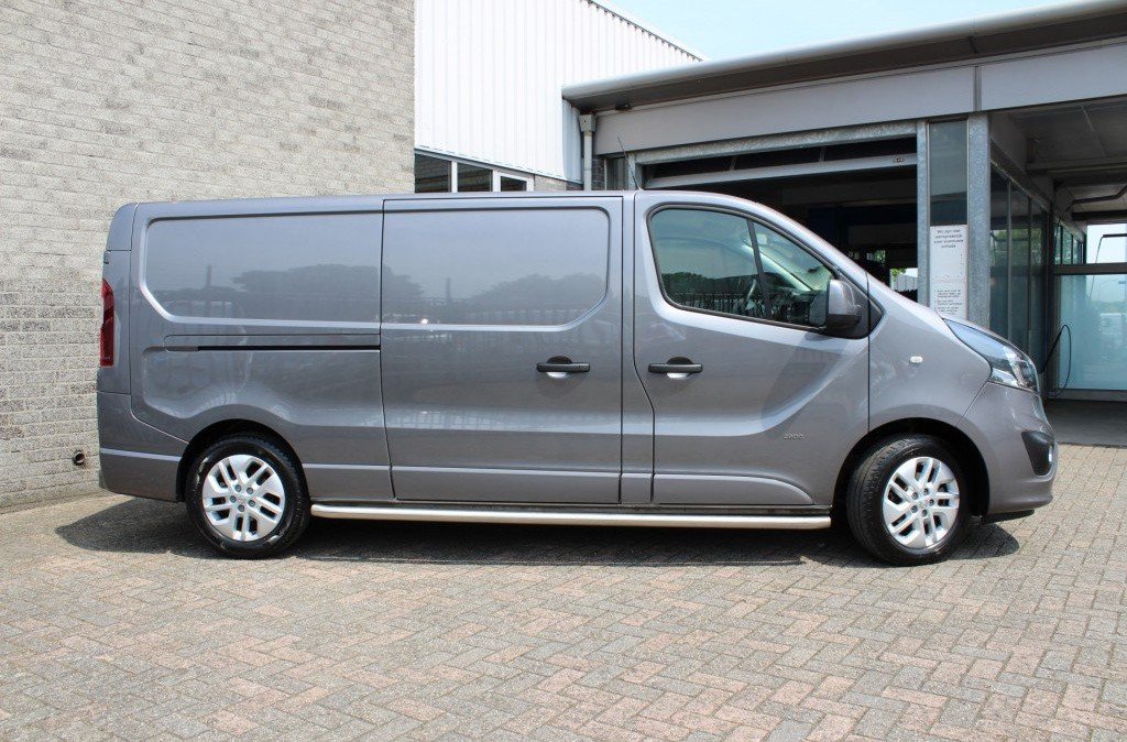 MuldersAutobedr's tweet photo. Op zoek naar een stoere Opel bedrijfswagen occasion? Bekijk eens deze Vivaro biturbo SPORT! Kom langs of kijk op: https://t.co/V34Dr5F55P https://t.co/mn9ZhvL4gd