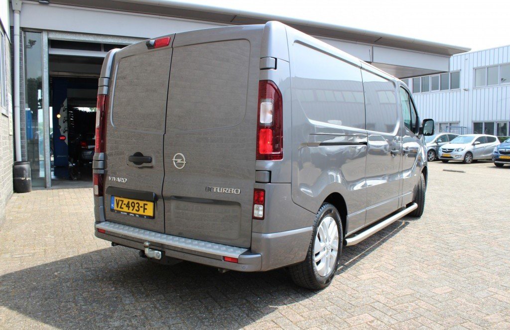 MuldersAutobedr's tweet photo. Op zoek naar een stoere Opel bedrijfswagen occasion? Bekijk eens deze Vivaro biturbo SPORT! Kom langs of kijk op: https://t.co/V34Dr5F55P https://t.co/mn9ZhvL4gd