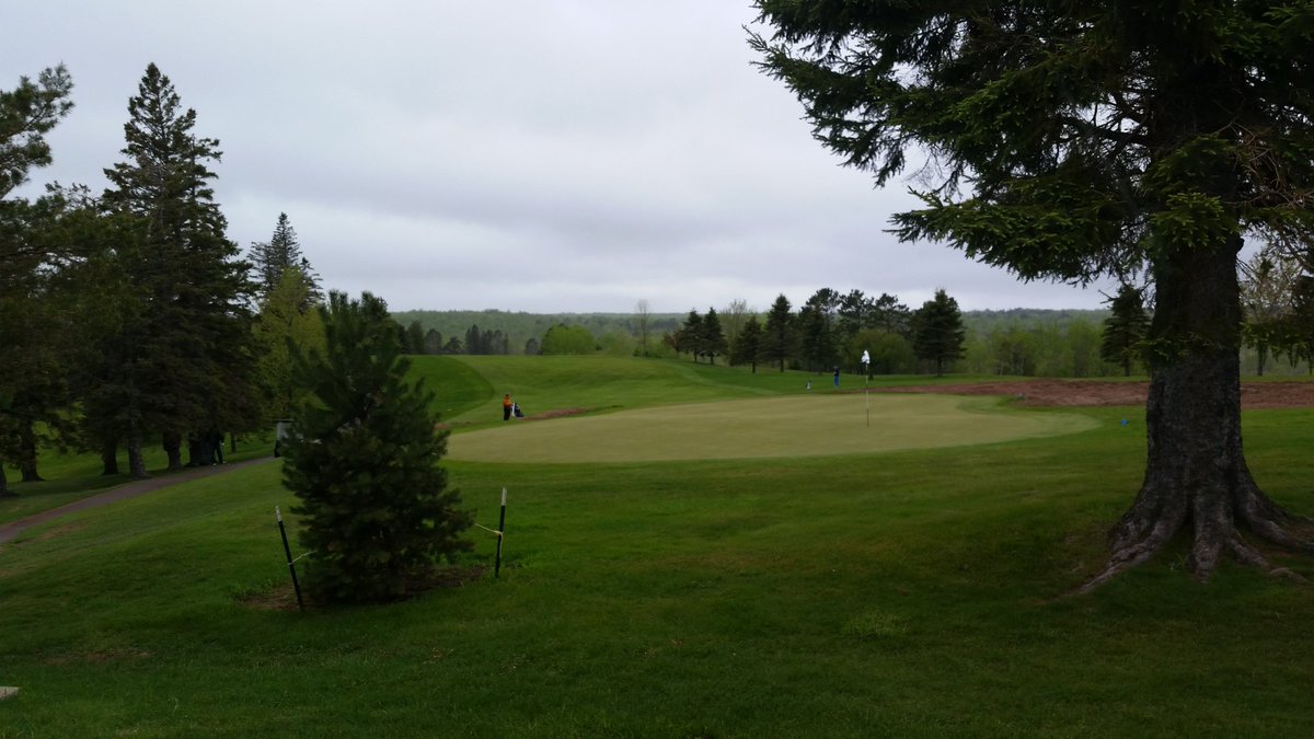 28CJohnson's tweet photo. #picaday54 Tuesday League underway, 1st group finishing on 9, couple sprinkles here &amp; there. ... https://t.co/ZSw26ztF9w