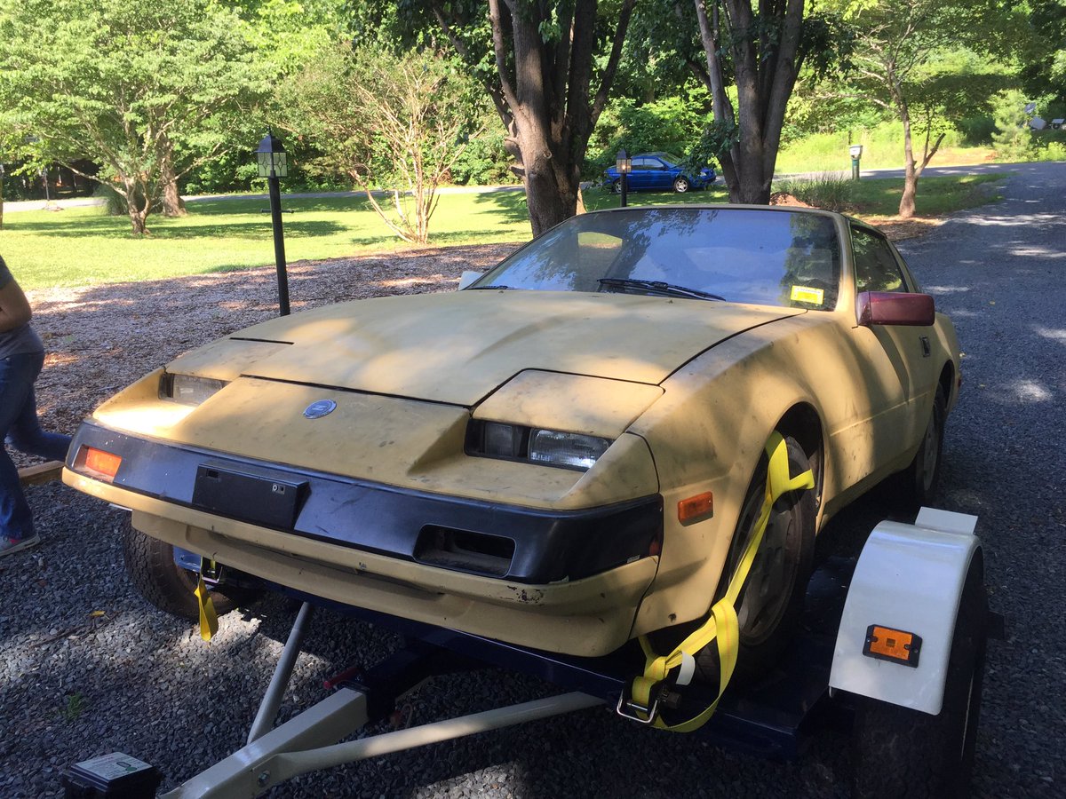 FINeurotics's tweet photo. Bought a #Nissan #300zx ! Time to start our #projectbeast. #getpumped #drift #fixerupper #WeReady https://t.co/6wNGQwbISm