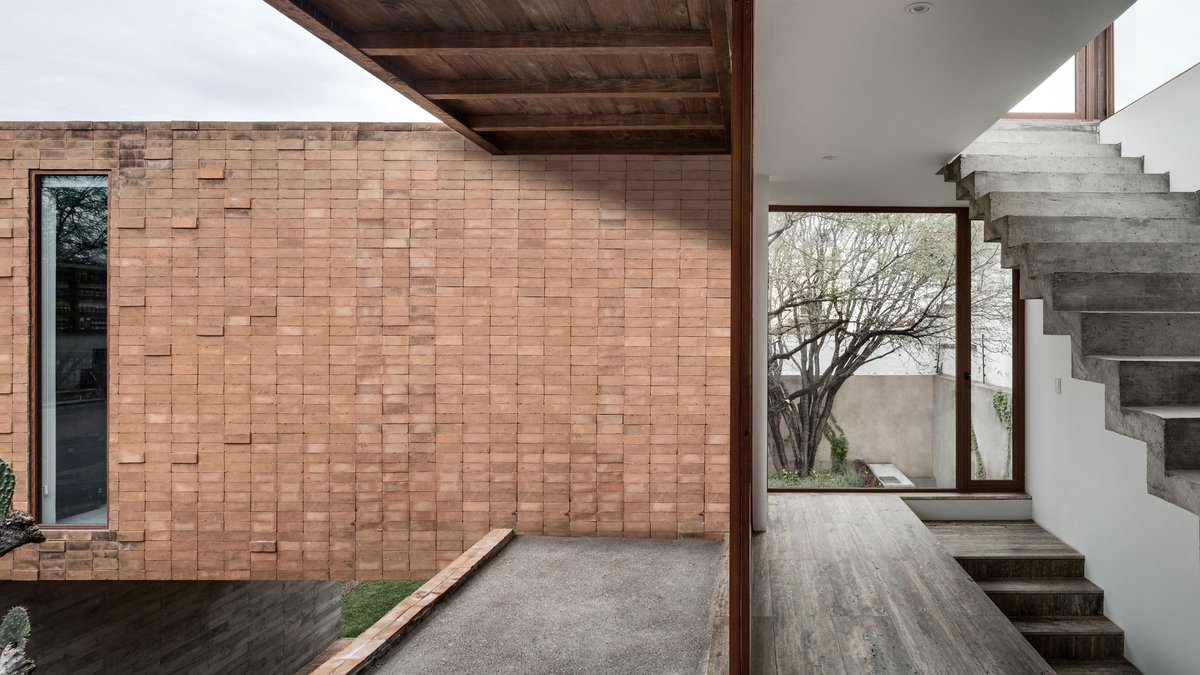 luxury_made's tweet photo. Clay brick and concrete Mexican house surrounds a cactus tree built by 'AS/D Asociación de Diseño' (Via @Dezeen) https://t.co/93C4juhXI2