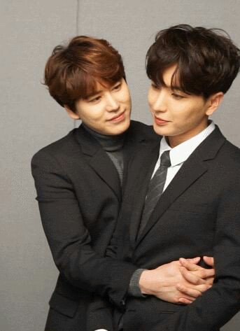 kpop_star_'s tweet photo. #BAMA2017DiamondEdition_SuperJunior

الليدر والماكني
مدا اميز منو مالكني ومنو ليدر😣 https://t.co/71fEv5ieEb