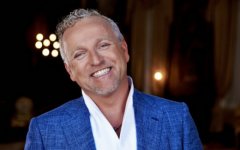 Zappenblog's tweet photo. Gordon trouwt 22 november voor tv-show https://t.co/BNf6zMGsia https://t.co/aDMiyhJ2FG