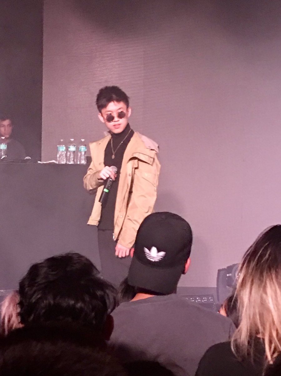 richbrian's tweet photo. when i c a cutie in the crowd https://t.co/dKSMB9Oq9m