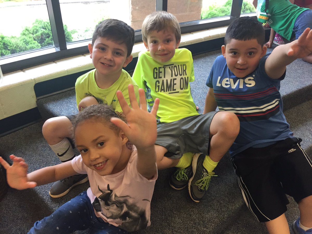 RoadrunnerLMC's tweet image. Field Day coding fun! #librarylearners #unplugged #studentprogrammers