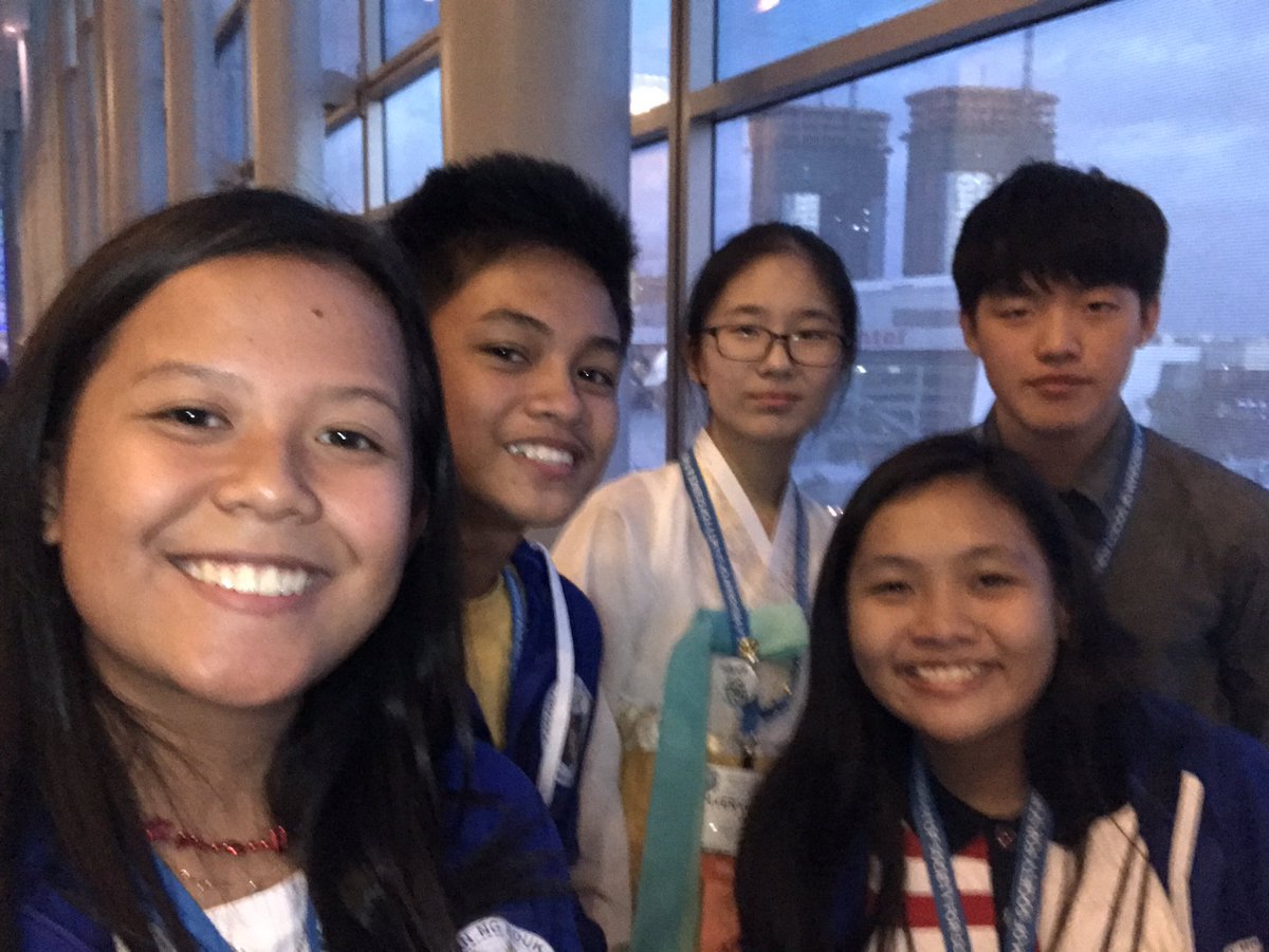 GloriaChezka's tweet photo. Student Pin Exchange 🌏
05/15/17 @JW Marriott, Downtown LA 🔥

#IntelISEF
#IntelISEF2017 https://t.co/QxtZyL07wG
