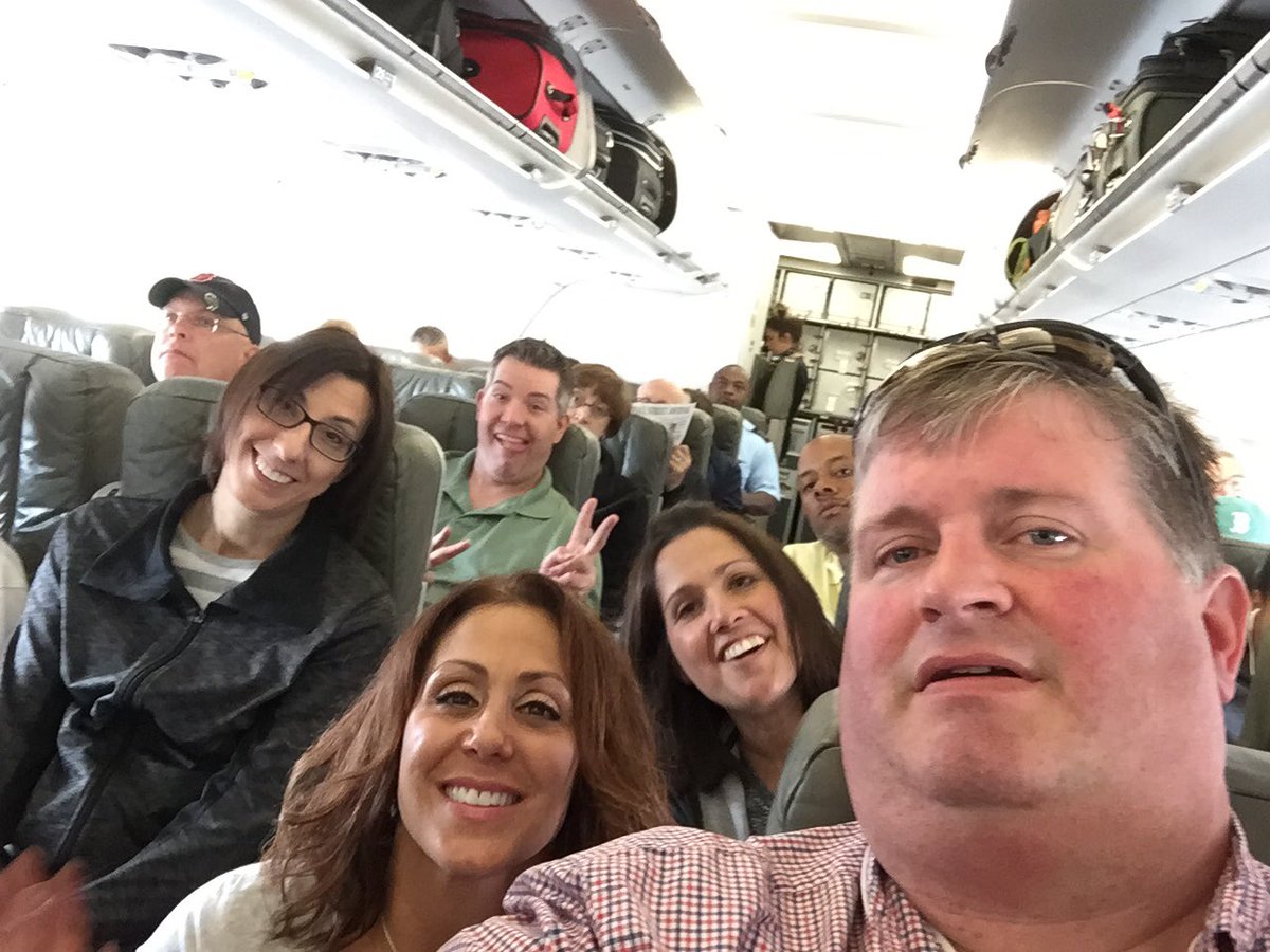 TinaMRossino's tweet photo. On our way #IBMDigitalSalesU @EBloomberg2015 @shawnratto @Pfoskett2 @LDesmond12 @jlmitch135 @JoeWard550 @WWarrenELA @Khickman0000 https://t.co/ktC517l87A