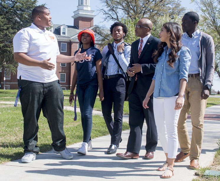 VSUTrojanAlumni's tweet image. #VSU awarded approx $350k in scholarships this past school year. Please give to support talented #VSU Trojans bit.ly/GIVE2VSU