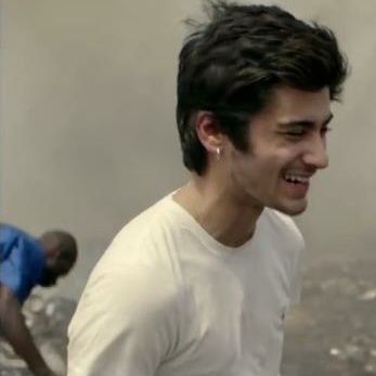 _Zquad_zjm's tweet photo. Rt if you love Zayn Malik 💕🌺

#VeranoMTV2017_zayn https://t.co/i7Uj7zzcnm