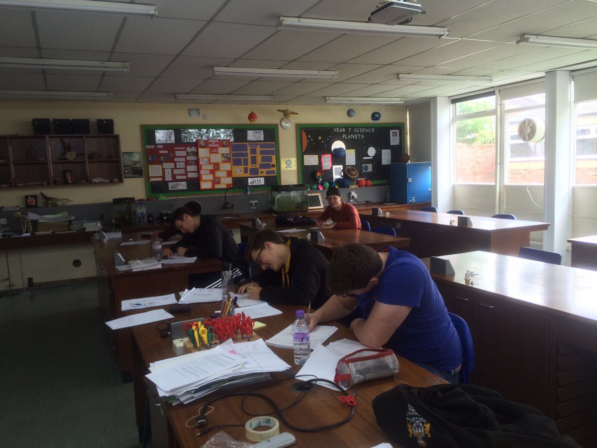 mtbsbio's tweet photo. U6 revising hard today #revisionislife https://t.co/AhrVNZcI3T