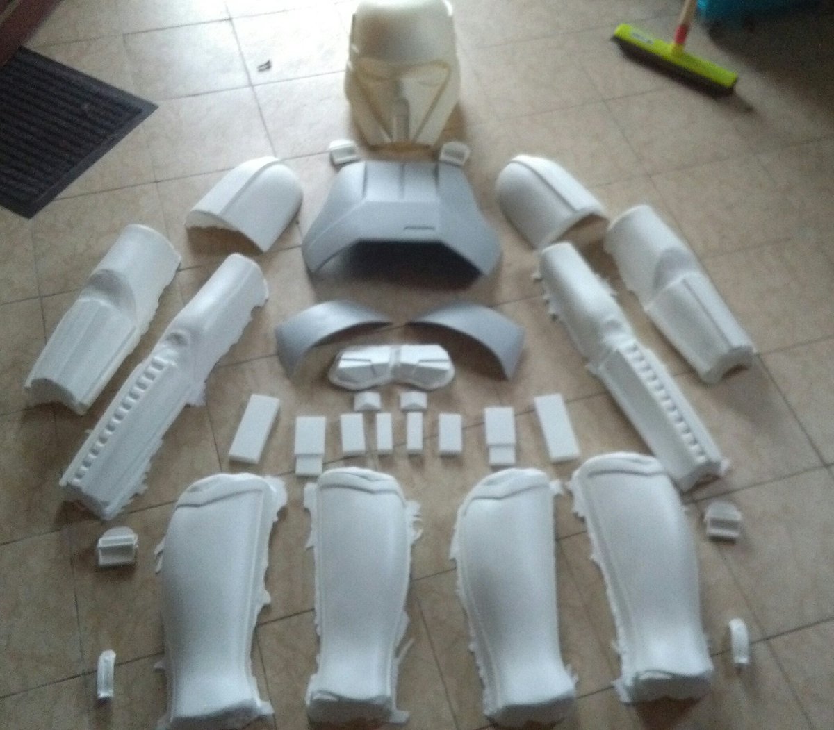 VirateckWork's tweet photo. Working on #shoretrooper armor from #StarWars #RogueOne , all hand made ! @501stLegion @starwars @StarWarsFR https://t.co/b6kSMR4qce