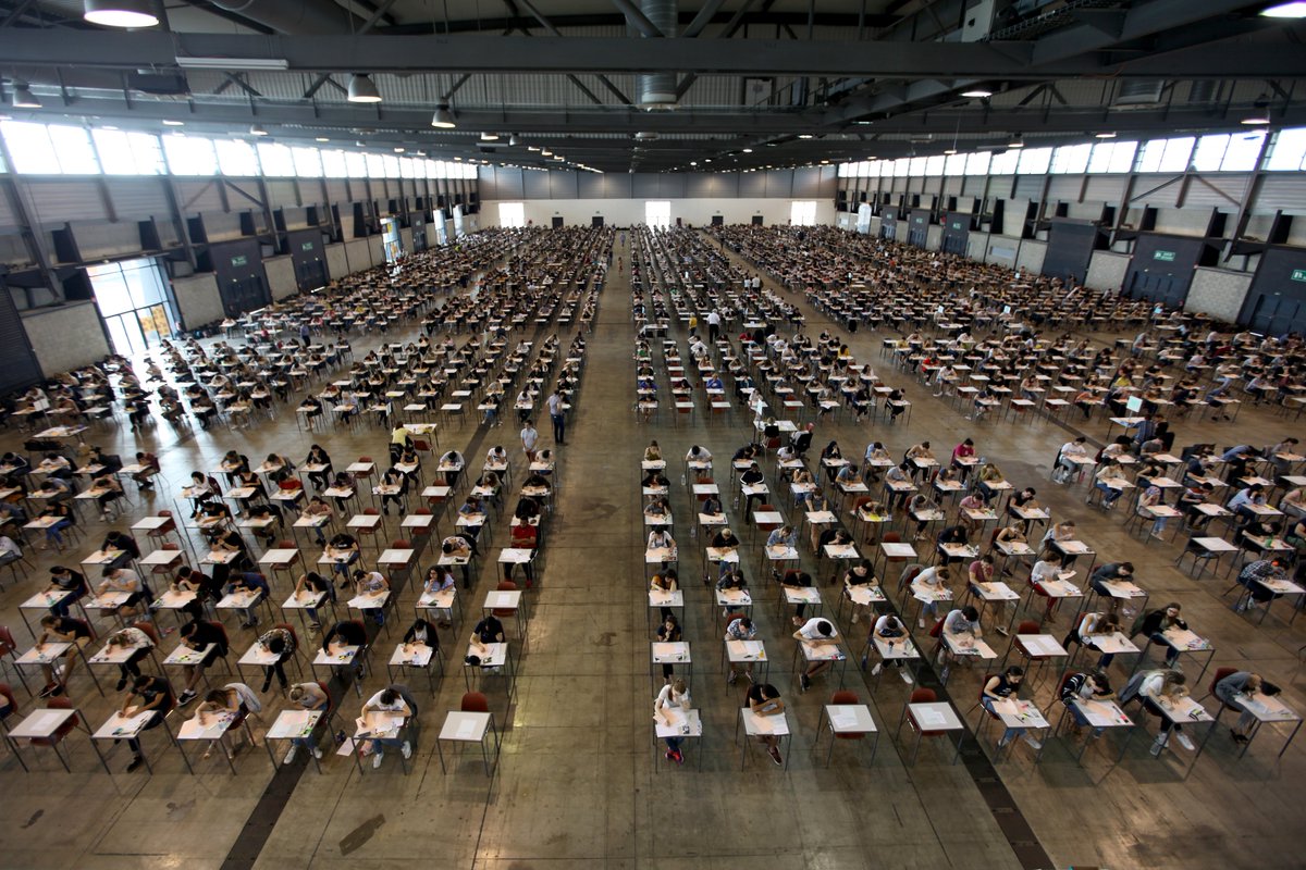 umontpellier's tweet photo. #PACES2017 Félicitations à tous nos étudiants pour cette journée de #concours 1ère année de Santé à #Montpellier > https://t.co/3vNDi49vy0 https://t.co/M2ynqZvg3m