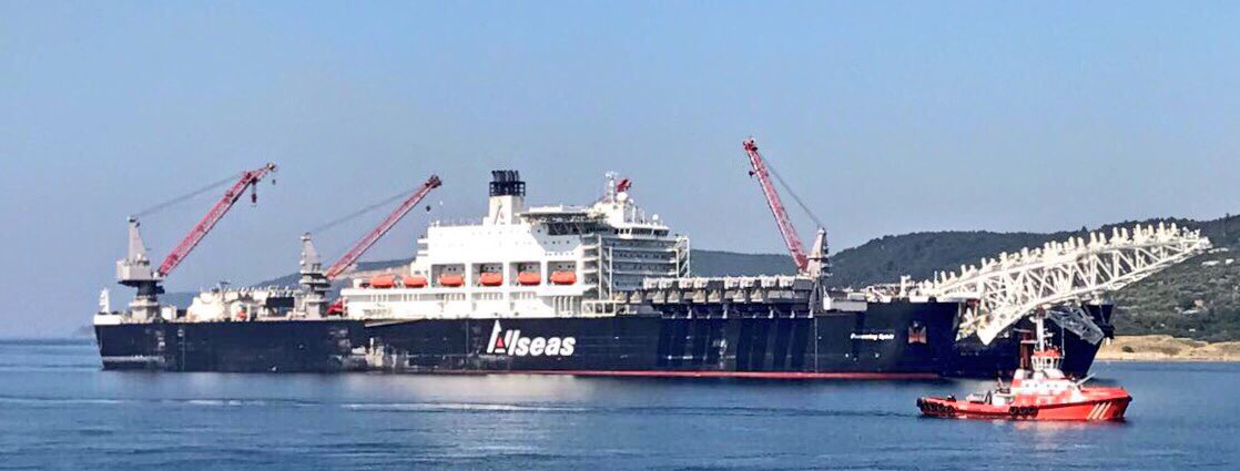 6jumbo jets long, €2.6 crane ship that can lift an oil rig, transited Dardanelles en route to Anapa for <a href="/GazpromEN/">Gazprom</a> #Turkstream 📸 <a href="/LeCetin/">Levent Cetin</a>