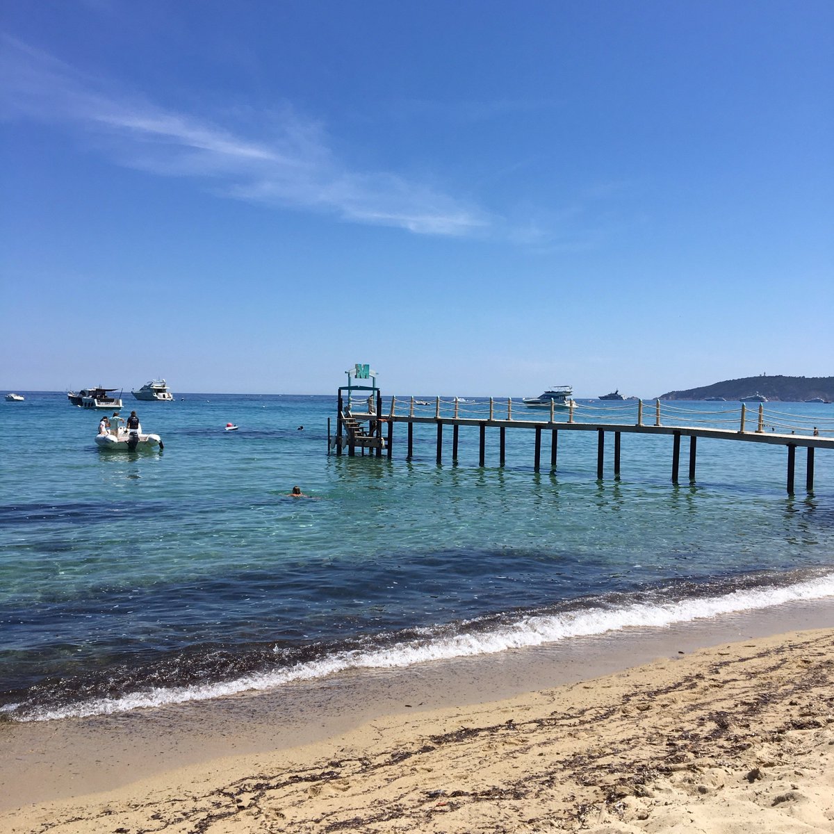 MooreaPlage's tweet photo. On est pas bien à #MooreaPlage ? #summer2017 https://t.co/fBA9udf9RK