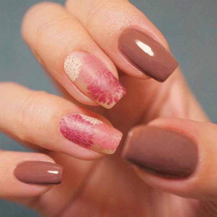 Gorgeous accent nails! Check these out! @zizume3 from Instagram made these !
messymansion.com.au/prod...