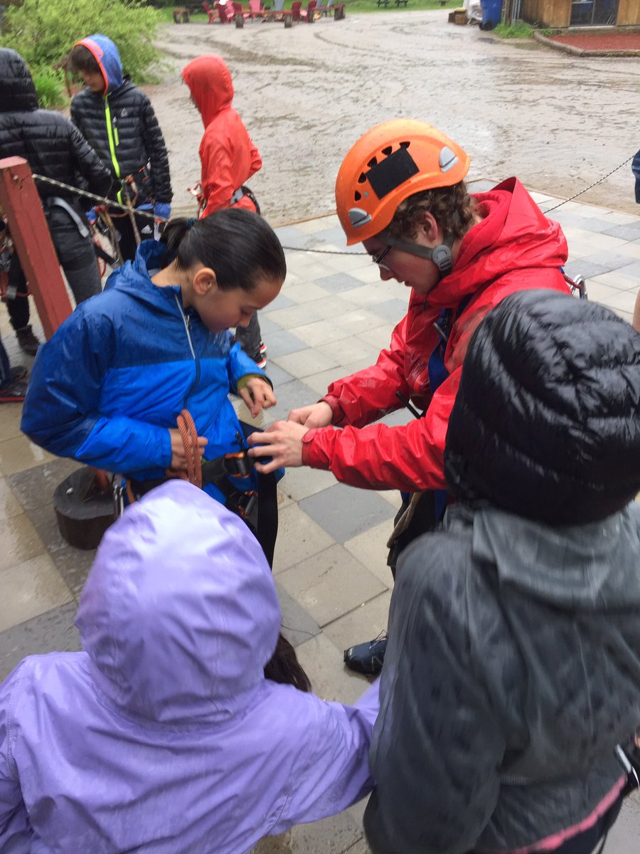 Cm2bClaudel's tweet photo. Hier, nous étions à la #CaverneLaflèche @arbraska Belle journée malgré la ☔️ @cm2_rouge @cm2_vert @lyceeclaudel #accrobranche 1/4 https://t.co/Lhmcj2BjOr