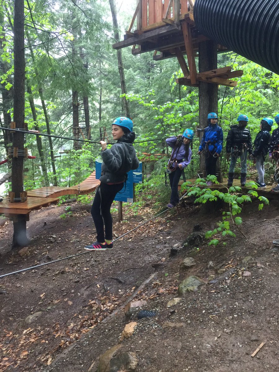 Cm2bClaudel's tweet photo. Hier, nous étions à la #CaverneLaflèche @arbraska Belle journée malgré la ☔️ @cm2_rouge @cm2_vert @lyceeclaudel #accrobranche 2/4 https://t.co/6dsj4fDEGJ