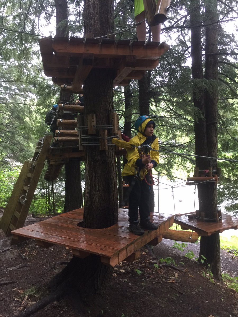Cm2bClaudel's tweet photo. Hier, nous étions à la #CaverneLaflèche @arbraska Belle journée malgré la ☔️ @cm2_rouge @cm2_vert @lyceeclaudel #accrobranche 2/4 https://t.co/6dsj4fDEGJ