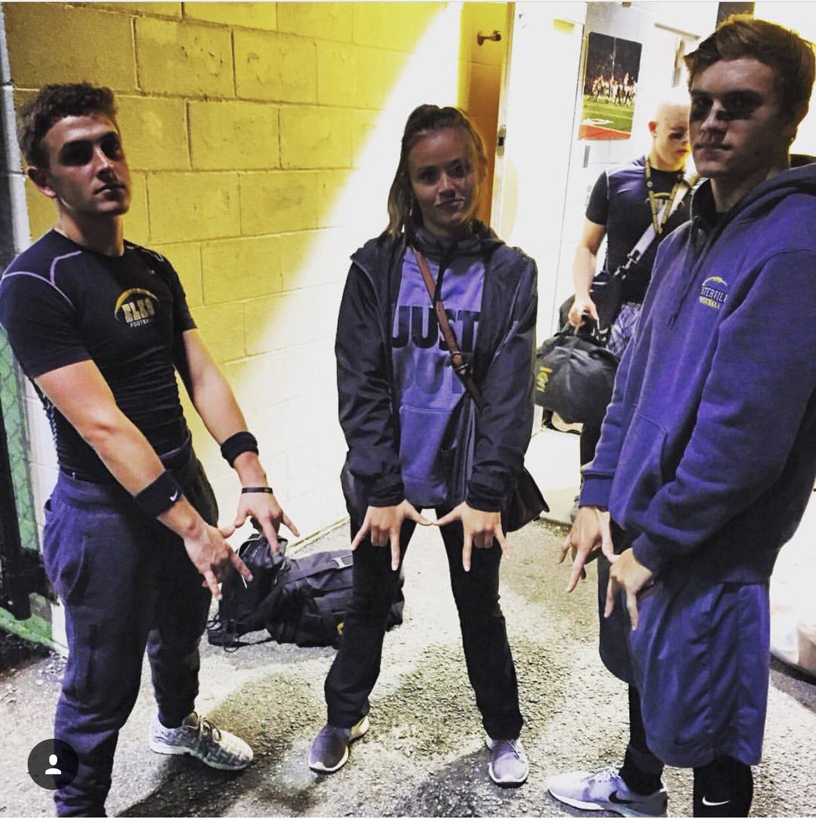 colin_debord's tweet photo. @Tkrappy1 happy bday timbo slice! Miss eating am crunch wraps with you manπ’ #midgetman https://t.co/NStUzxQVQL