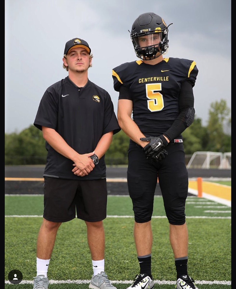 colin_debord's tweet photo. @Tkrappy1 happy bday timbo slice! Miss eating am crunch wraps with you manπ’ #midgetman https://t.co/NStUzxQVQL