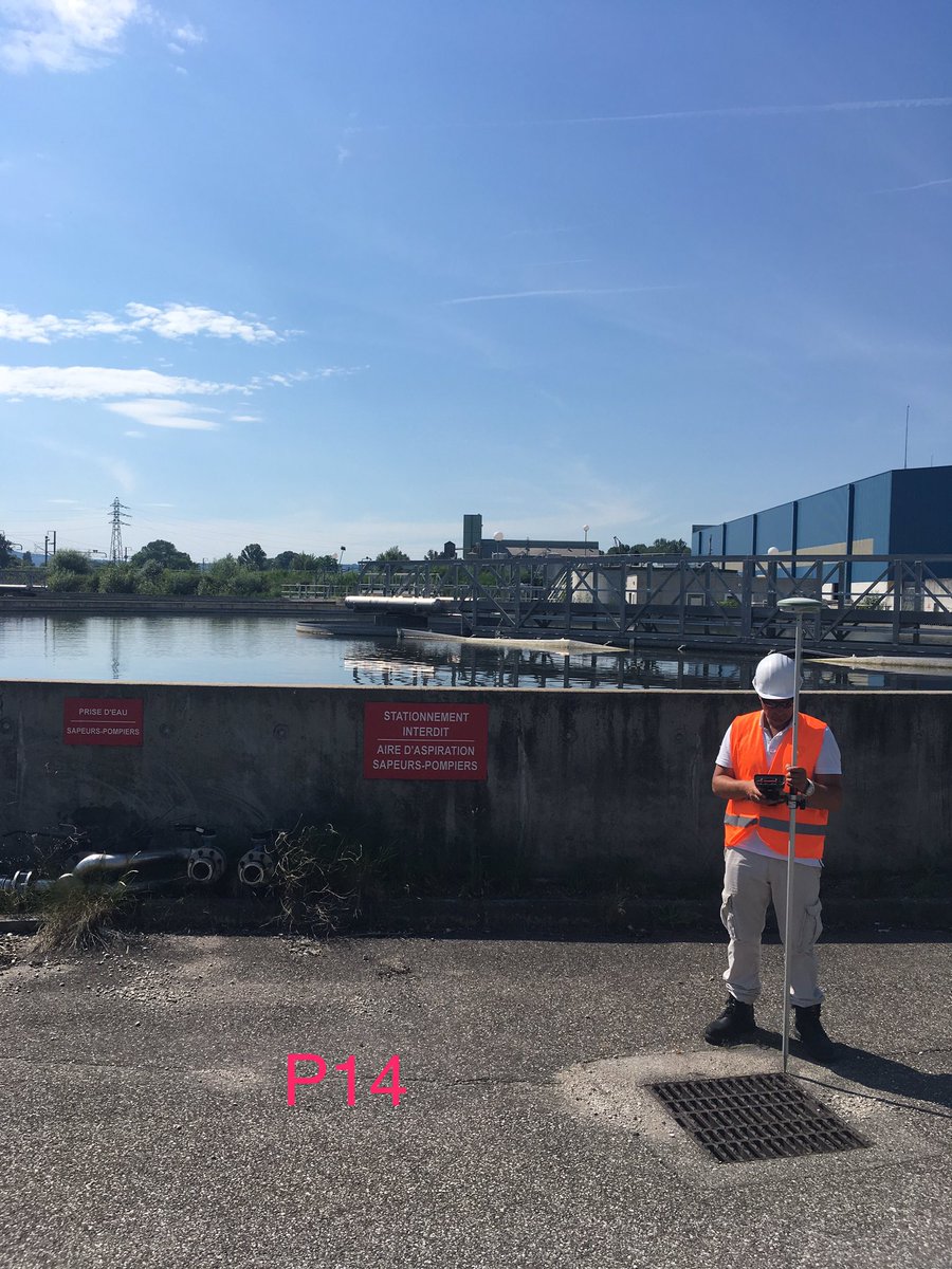 KevinNOASCONE's tweet photo. Levé point #GPS pour finaliser la mission. Précision au millimètre près. #DigitalDrone @Envisol_SSP https://t.co/tcHBoAo7zJ