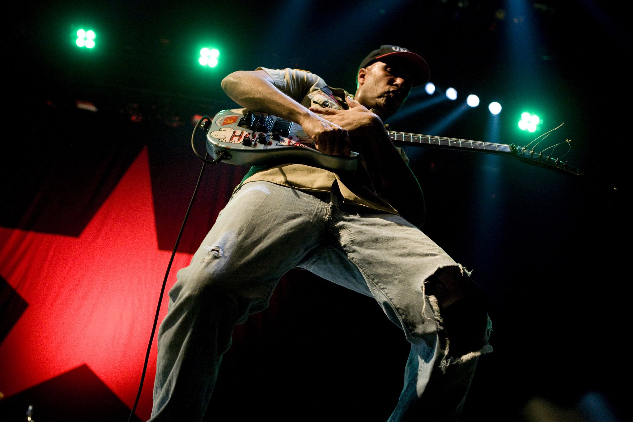 Happy 53rd birthday to Tom Morello!    