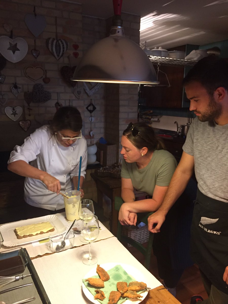 reborntour's tweet photo. #reborntour è anche cooking class #Prosecco e #tiramisu #veneto https://t.co/AnVEzkWVjX
