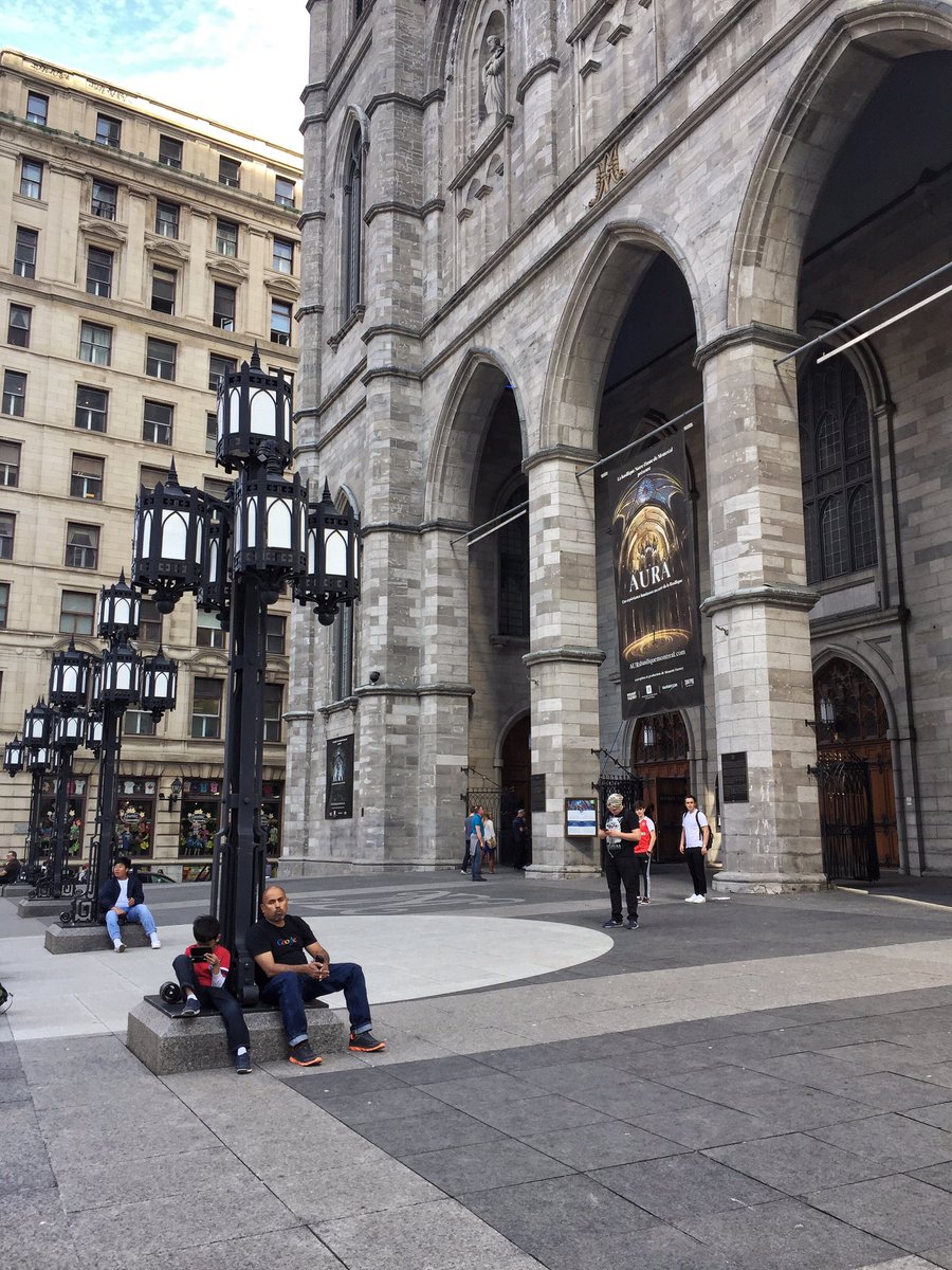 One of our favourite things to do is wander around the streets of Montreal ✨ What about you? | 📷: <a href="/dahllii/">Dahlia M</a> #eatplaylive