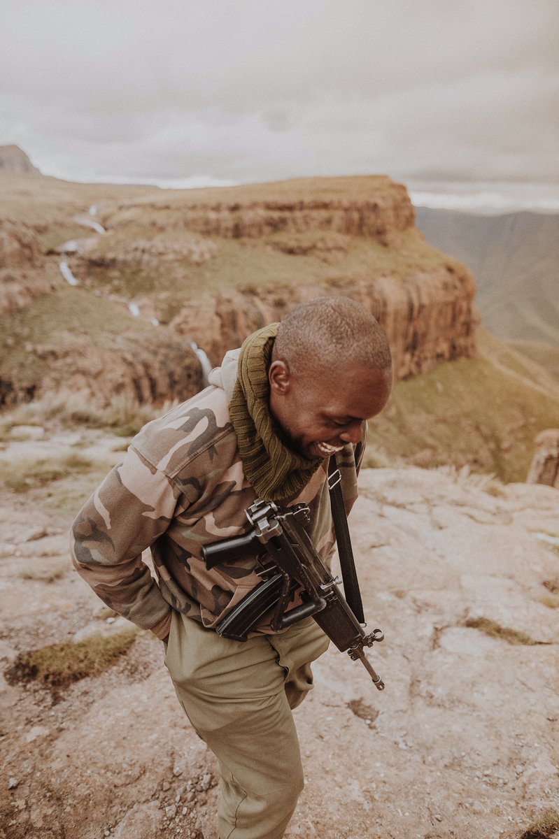 mrollieali's tweet photo. The time I bumped into a group of armed soldiers at the top of the Drankesberg mountains and they let me take their photos ๐ธ https://t.co/Ajw3xt5xGe