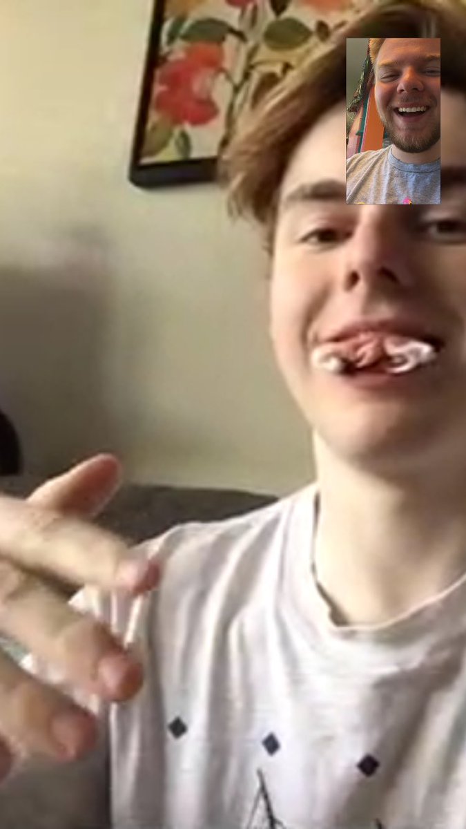 calebturner23's tweet photo. @chandlernathan1 explaining to me how the high from his wisdom teeth meds compares to other drug experiences #ItsLevelsToIt https://t.co/pN51D6v9Hi