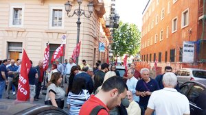 CGILSALERNO's tweet photo. Presidio di protesta della CGIL Salerno. Nuovi voucher? Diciamo no! https://t.co/fFaSF8kj30 https://t.co/N9cWymKHfb