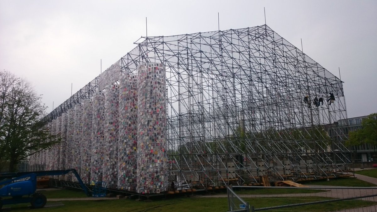 NA_fund's tweet photo. #MartaMinujín a débuté son projet #ParthenonOfBooks soutenu par #NAFund pour la #documenta14 le 08/06/17 à Cassel https://t.co/GGe5ifKTd6 https://t.co/ijXfGFrm2I