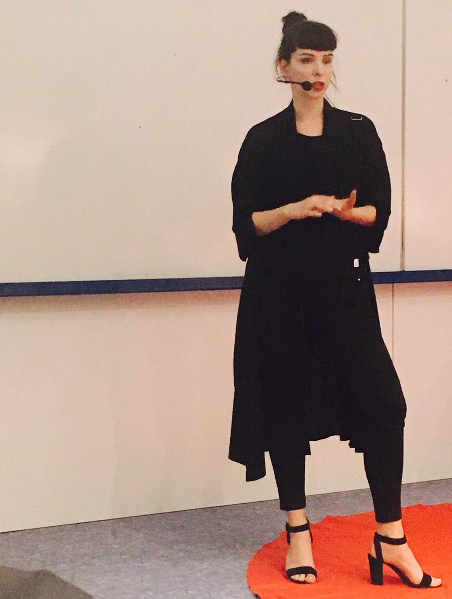 "Podprimo lokalne modne oblikovalce in ne ogromnih koorporacij!" #janjavidec #tedxul #ecoclothes