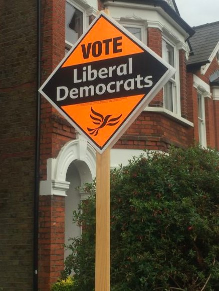 Kevin_Maguire's tweet photo. Walking home from station in @sarahjolney1's Richmond Pk &amp; N Kingston seat I counted 19 homes with Lib boards/posters + 1 @ZacGoldsmith Con https://t.co/ctpJy9MF3U