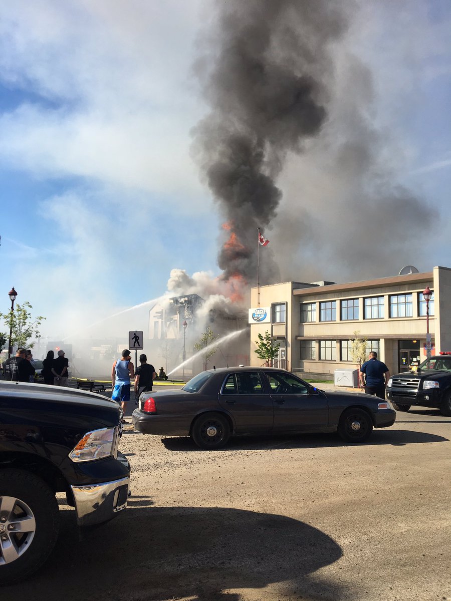 Jaz_MacD's tweet image. Edson is literally Lit since Ika arrived #ikatakesedson #bbcan5 @theikawong @DemetresBBCAN #bigactioninasmalltown