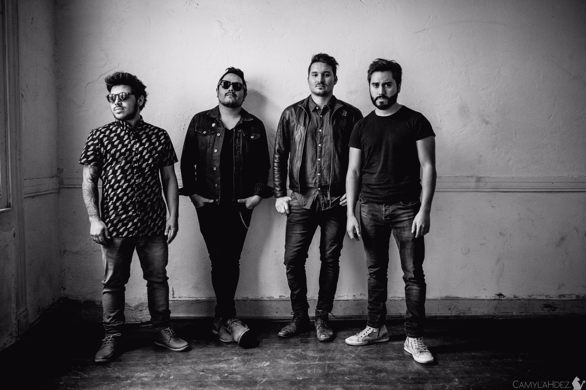 konomusica's tweet photo. ¿Ya escuchaste a @losavenidas? En @rockaxiscontodo te presentan a esta banda nacional. Jueves 1 en SCD Plaza Egaña https://t.co/LL3oer05qy https://t.co/KTT23dYBRh