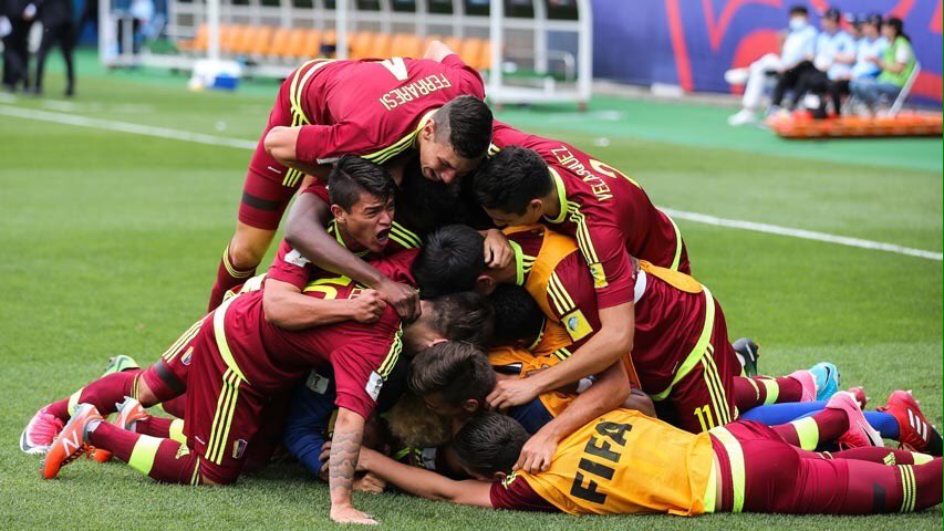 layubraska's tweet photo. Grandes muchachos Grandes 🙏🏾💛💙❤️ https://t.co/KjcCRyW9sb
