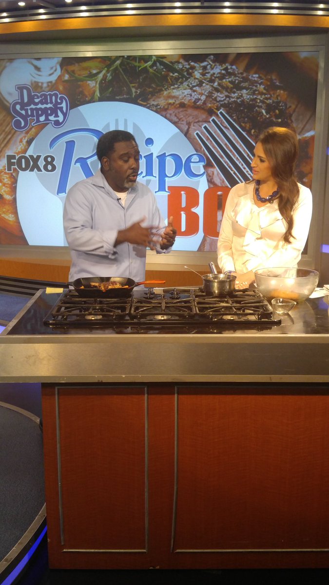 skyelaraes's tweet photo. Phenomenal time on @fox8news Monday morning! Cooking with @Kristi_Capel ! #chefwells #skyelaraes #privatechef https://t.co/PIPXFaOfSq