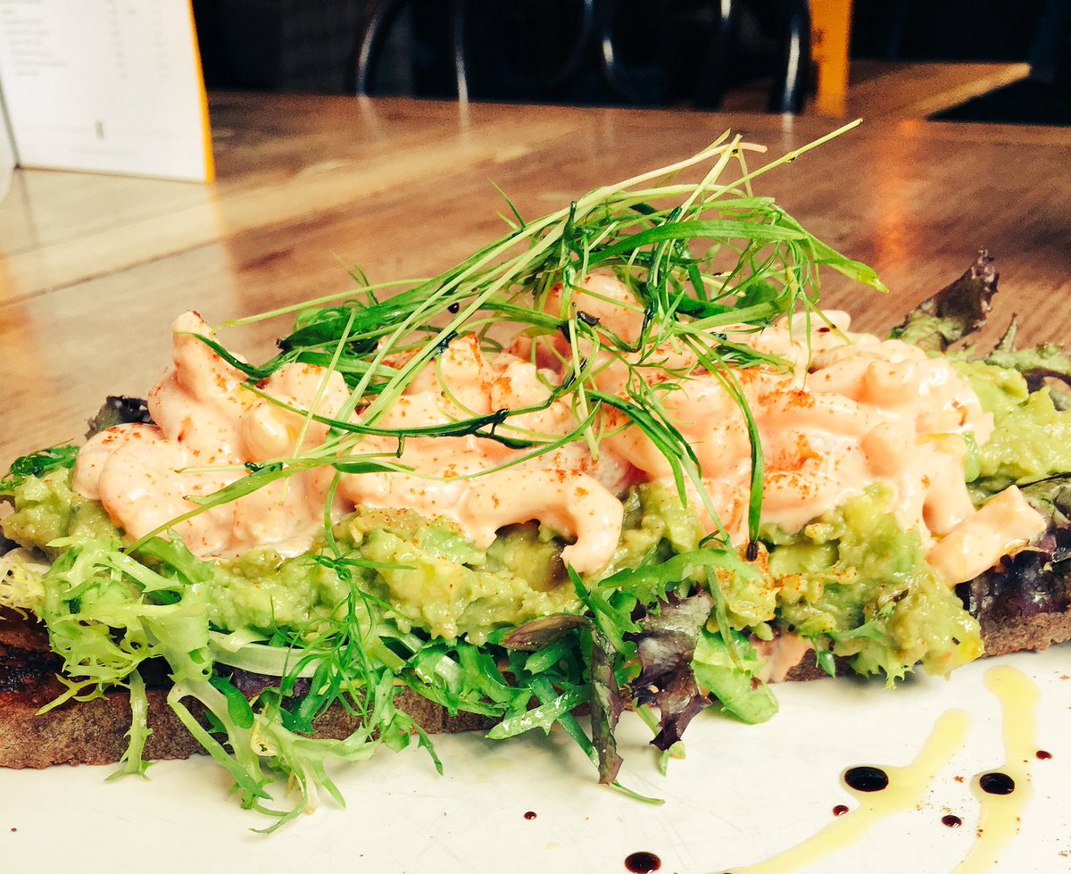 KatieB1818's tweet photo. Late lunch made so much better with this delicious open prawn &amp; avocado sandwich @24YorkWay #kingscross #thefellow #lunch #pub #roofterrace https://t.co/V9kVCFkBs9