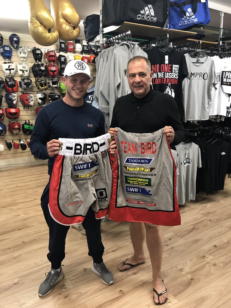 sugarrays's tweet image. Unreal custom-made kit for @BoxerBilly fight in a few weeks! Good luck, you'll smash it 👊🏼👊🏼
#TrainHardFightEasy #TeamBird
