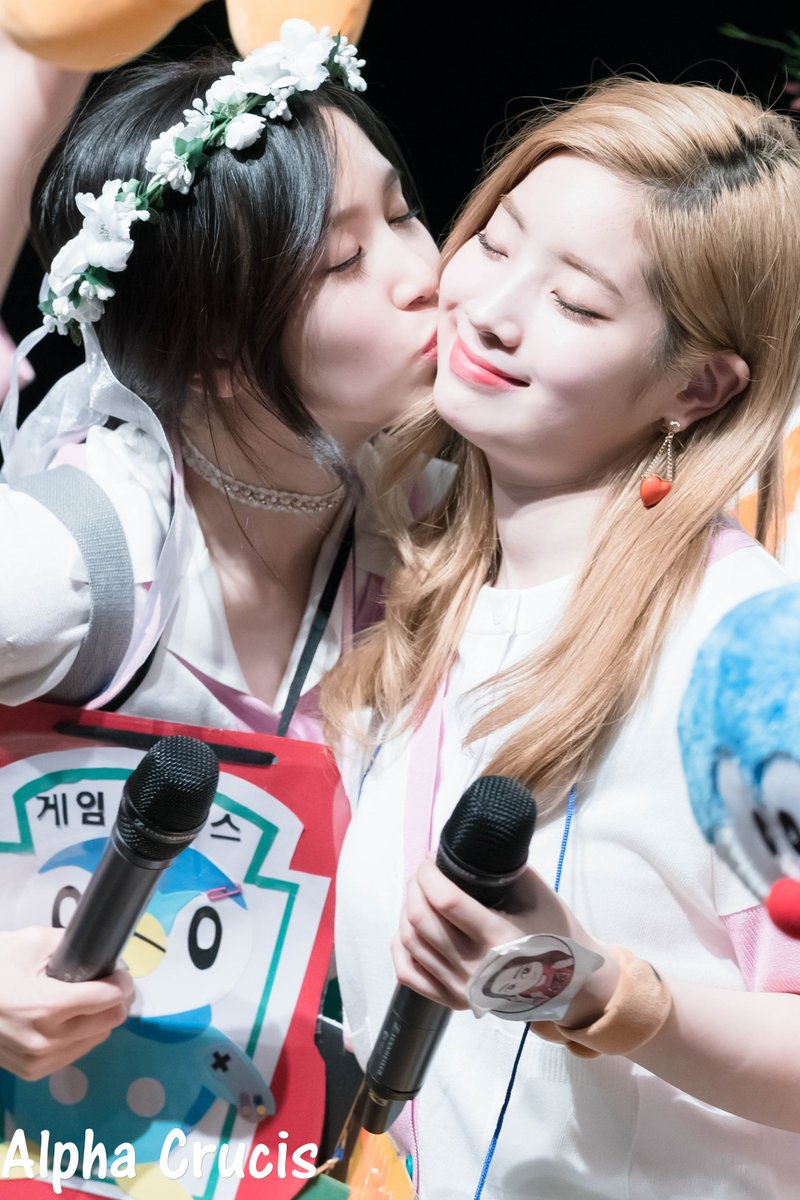 AlphaCrucis0324's tweet photo. 170527 팬사인회 일지아트홀　사인회 끝 #MINA #미나 #ミナ #名井南 #TWICE #트와이스 https://t.co/JJotRyIWFH