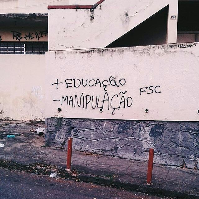 olheosmuros's tweet photo. #Repost @gabrielaoliveirv ・・・
Rio de Janeiro, RJ.
#olheosmuros #pixo #artederua #arteurbana #errejota #rj #educaca… https://t.co/XW8MdHU34q https://t.co/qGwJAWwNVb