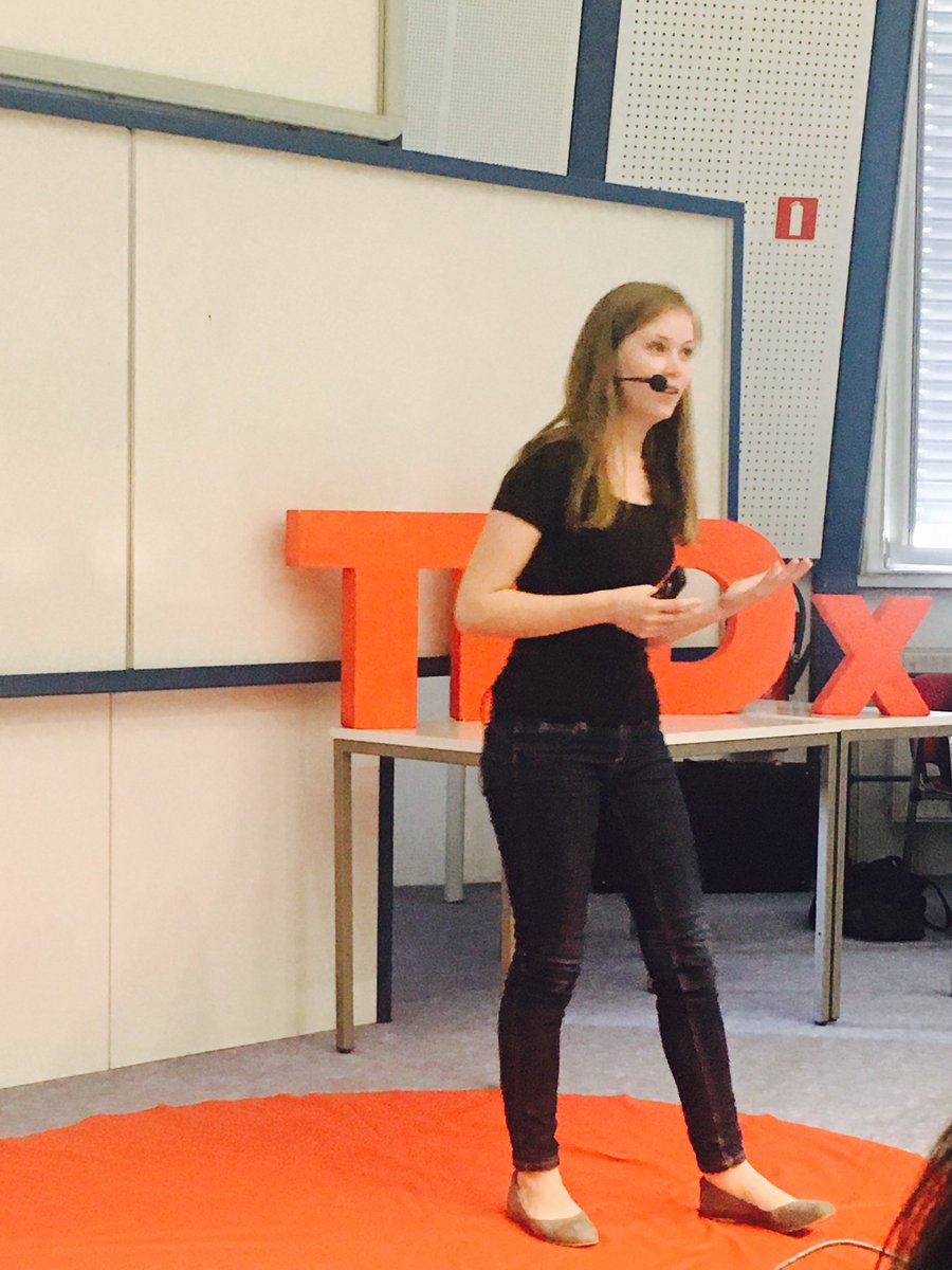 Mojca Juteršek bo kot tretja govorka govorila o cianobakterijah. #tedxfdv #tedxul #tedx2017