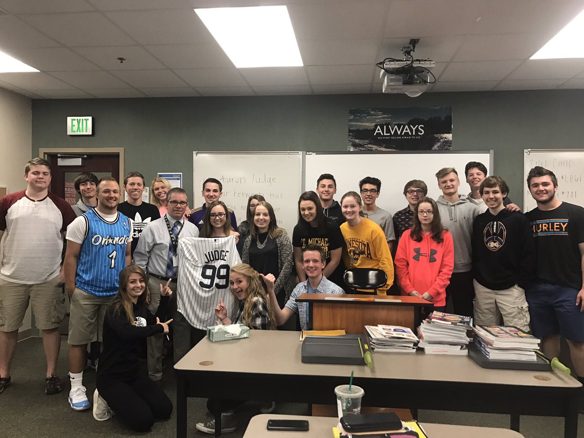 paxtonthompson7's tweet photo. Please retweet this to get @TheJudge44 to see this! Our teachers loves him &amp; we need the extra credit for our college accounting class! https://t.co/P4obSXK1Lu