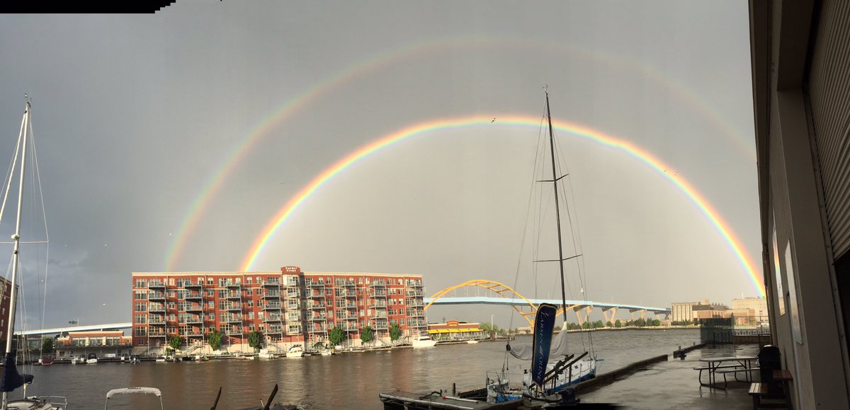 DawnMarisch's tweet photo. 'Things are looking up' from downtown MKE, 5/29/17 @Rob_Haswell https://t.co/LoT3LZ44Qw